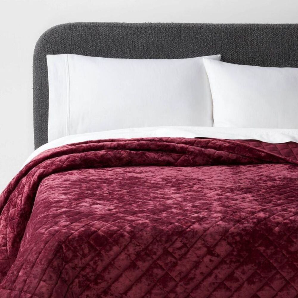 Full/Queen Luxe Diamond Stitch Velvet Bedding Quilt - Berry Red